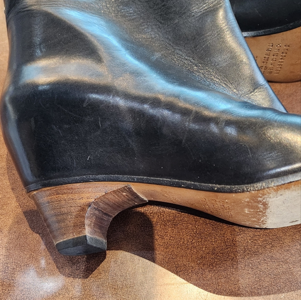 Vero Cuoio Peep Toe Ankle Bootie - Picture 8 of 10